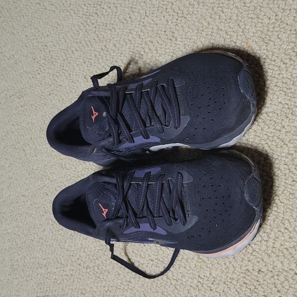 Women's size 7 Mizuno